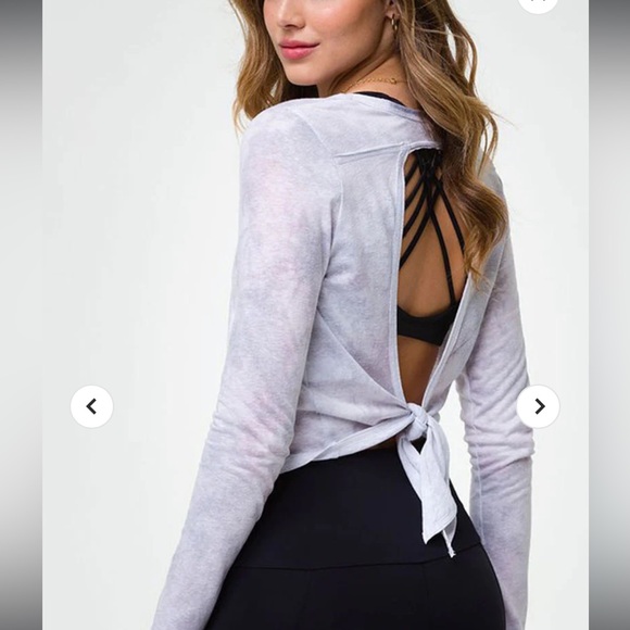 Onzie open back tie shirt in Cloud - Picture 6 of 7